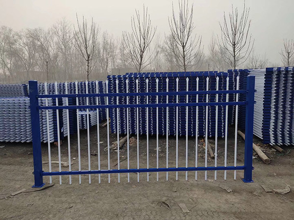 北京三横梁锌钢护栏图片4