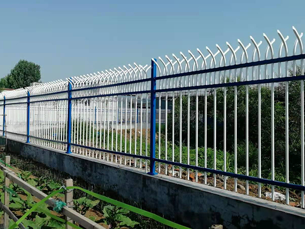 北京双弯头锌钢护栏图片1
