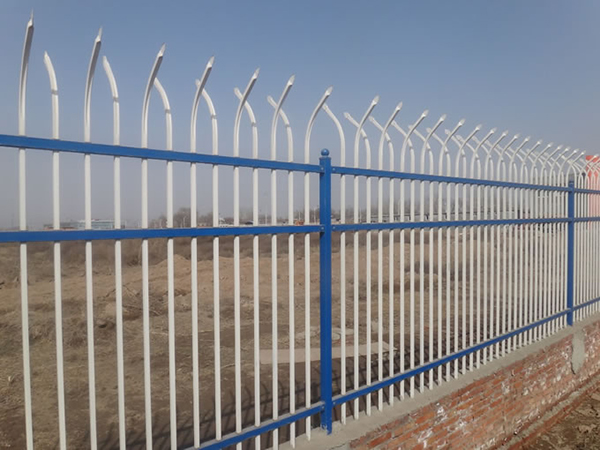 北京双弯头锌钢护栏图片2