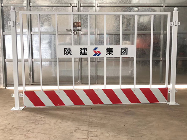 重庆基坑护栏(竖杆型)图片6