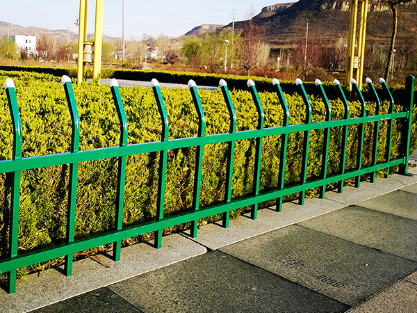 北京折弯型草坪护栏图片3