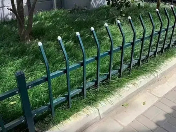 北京折弯型草坪护栏图片6