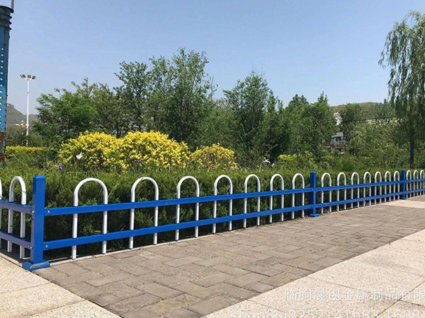 广州U型草坪护栏图片1