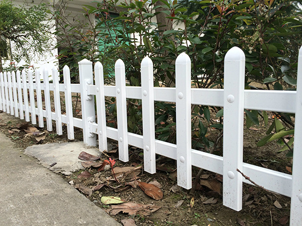 广州PVC草坪护栏图片2