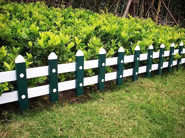 PVC草坪护栏图片4
