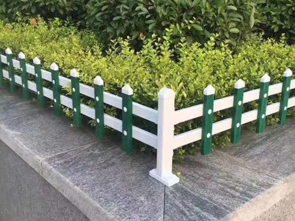 重庆PVC草坪护栏图片6
