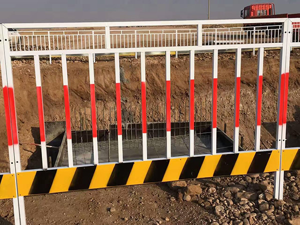 安徽河南中建工地基坑围挡栏杆施工现场图片1