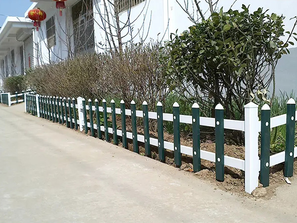 安徽陕西咸阳杨陵区新农村建设pvc草坪护栏图片1