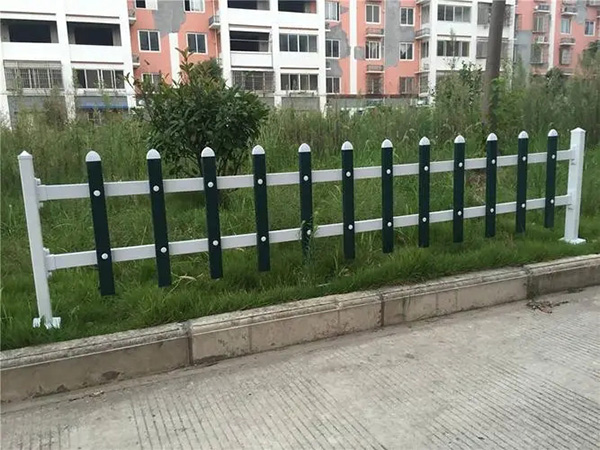 重庆陕西咸阳杨陵区新农村建设pvc草坪护栏图片2