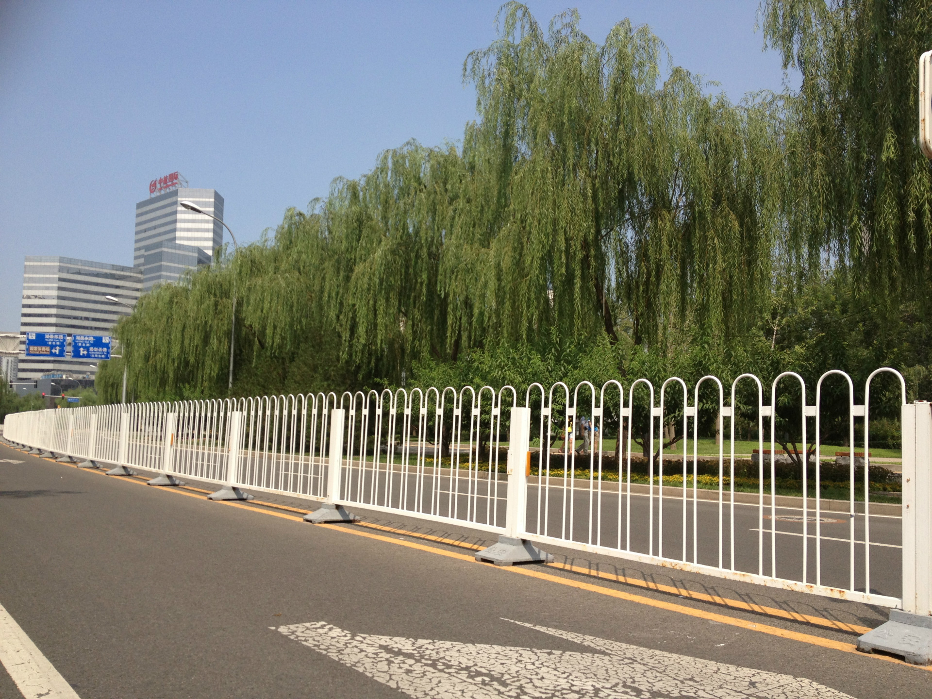 上海浙江嘉兴道路京式护栏安装完成图片1