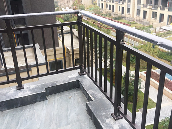 锌钢阳台护栏---实用阳台安全设施